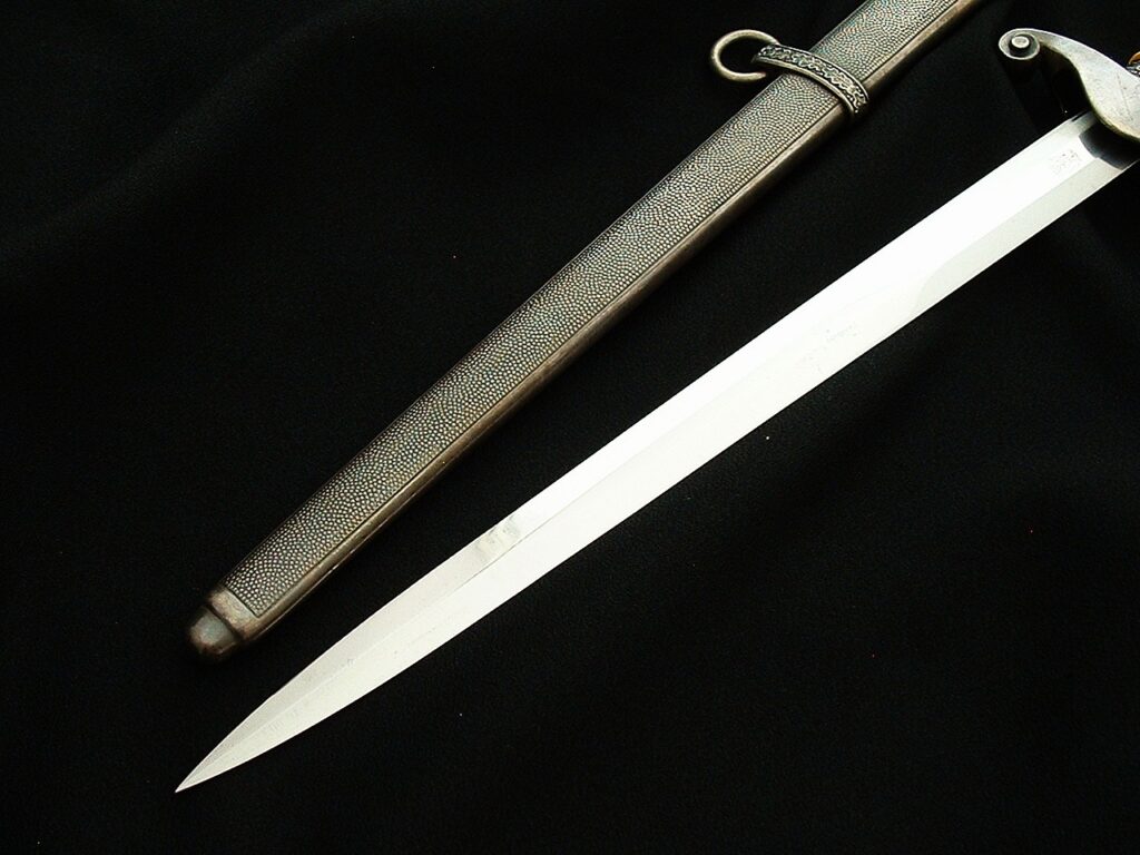 6 - Mint Heer Officer's Dagger by Eickhorn - D1265