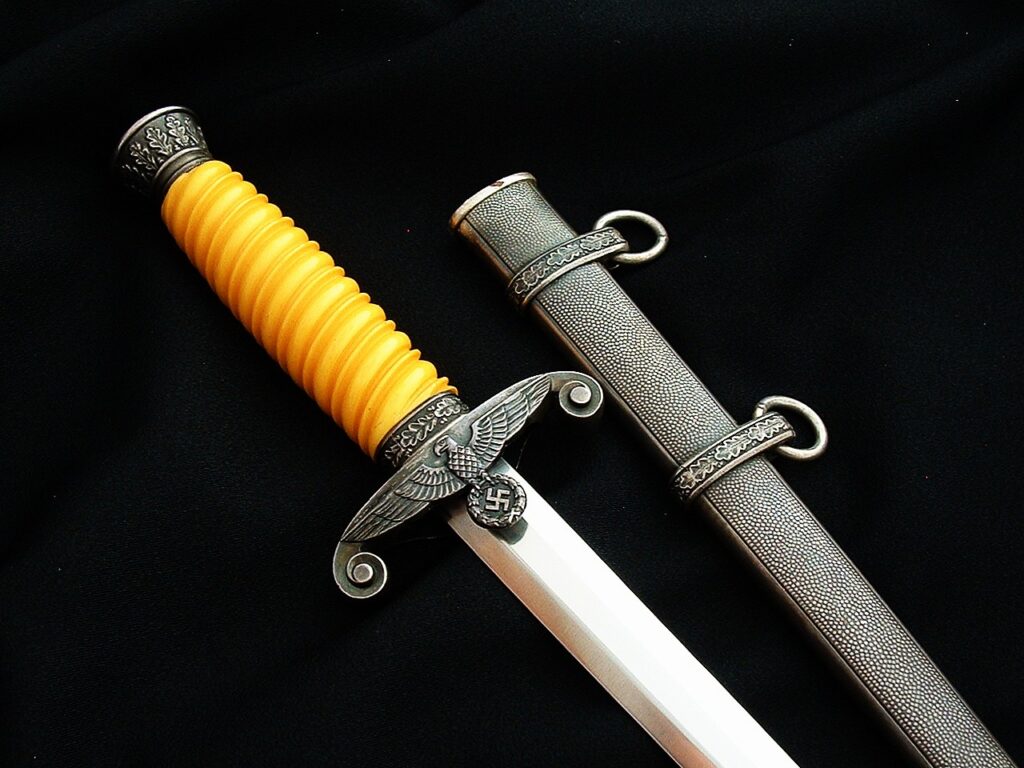 7 - Mint Heer Officer's Dagger by Eickhorn - D1265