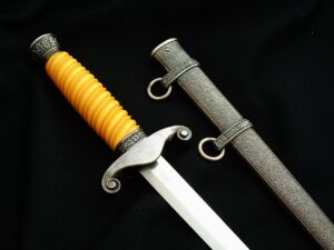 8 - Mint Heer Officer's Dagger by Eickhorn - D1265