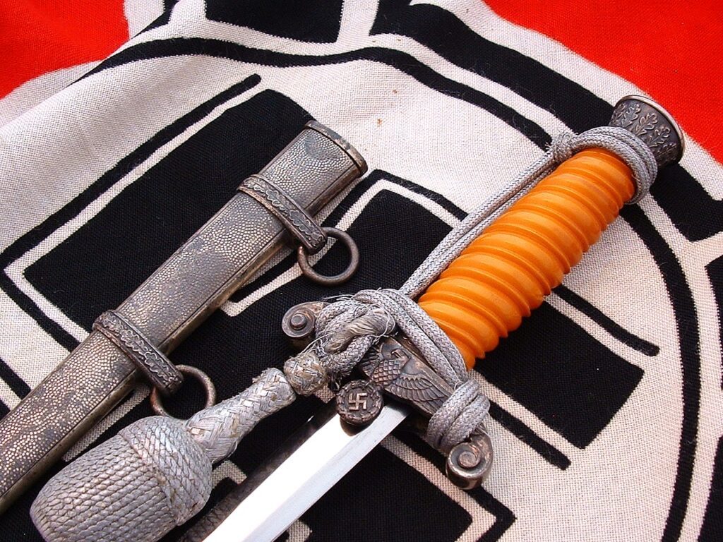 1 - 3rd Reich Army Officers' Dagger by Eickhorn - D1275