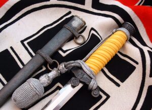 1 - Heer Officer's Dagger by Eickhorn - D1268