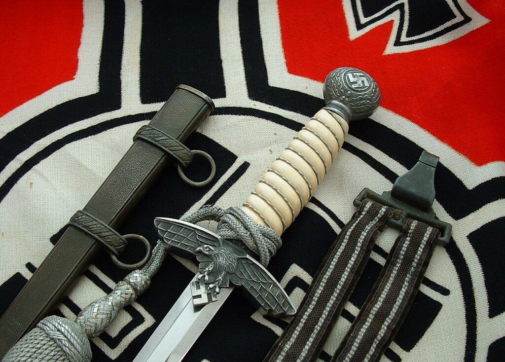 1 - Ivory 2nd Model Luftwaffe Officers Dagger by Eickhorn - D1272