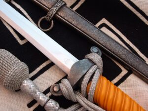 12 - Slant Grip Heer Officer's Dolch by Puma - D1269