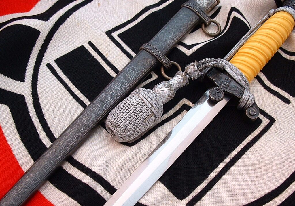 3 - Heer Officer's Dagger by Eickhorn - D1268
