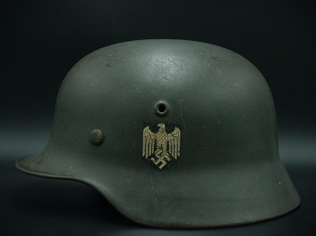 6 - M40 Single Decal Heer Helmet by ET 64 - H236