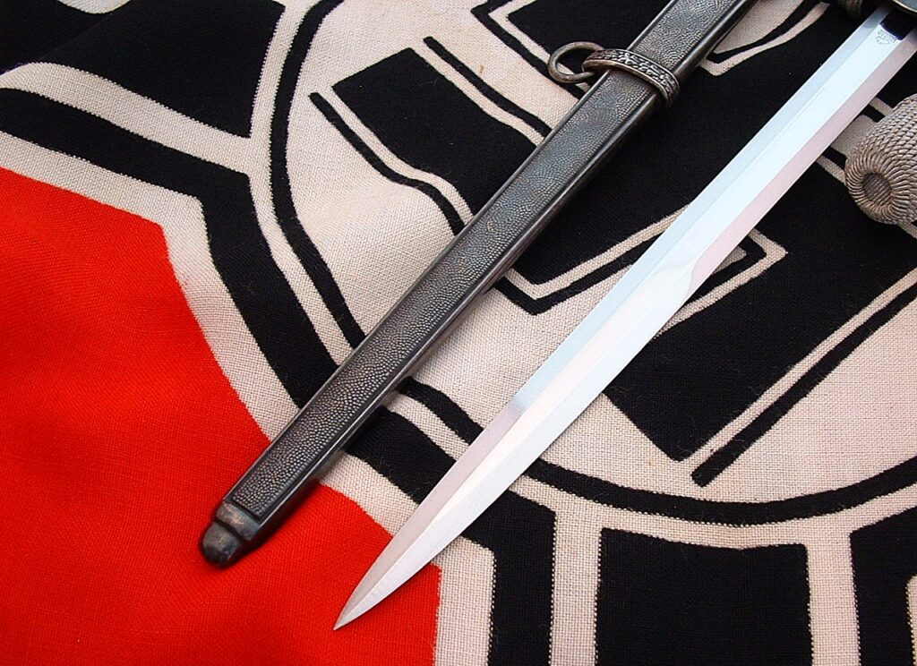 6 - Slant Grip Heer Officer's Dolch by Puma - D1269