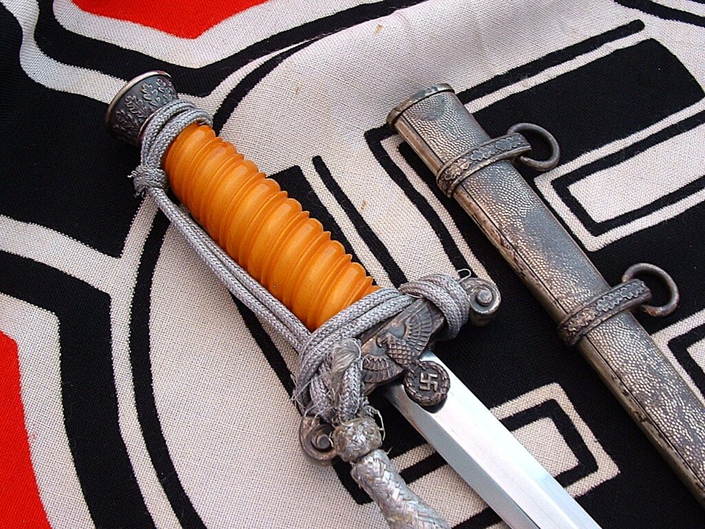 7 - 3rd Reich Army Officers' Dagger by Eickhorn - D1275