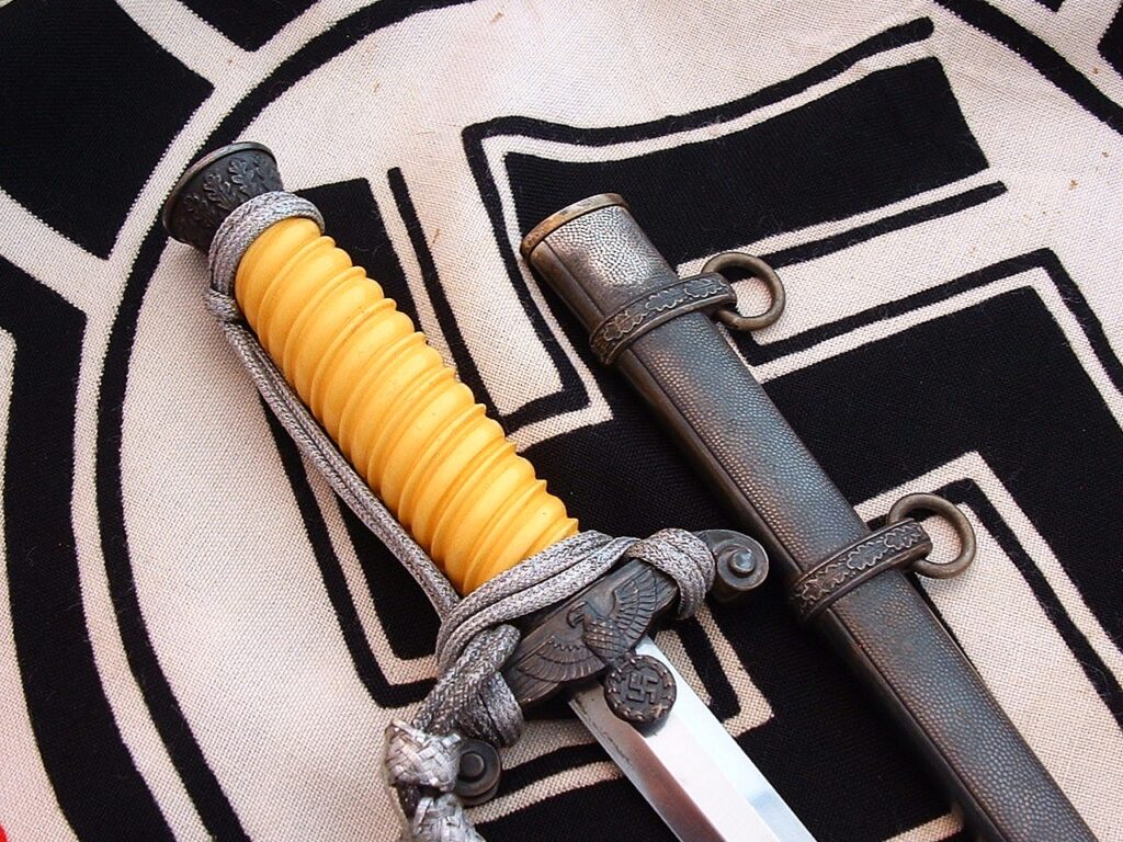 7 - Heer Officer's Dagger by Eickhorn - D1268