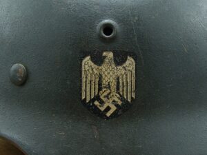 7 - M40 Single Decal Heer Helmet by ET 64 - H236