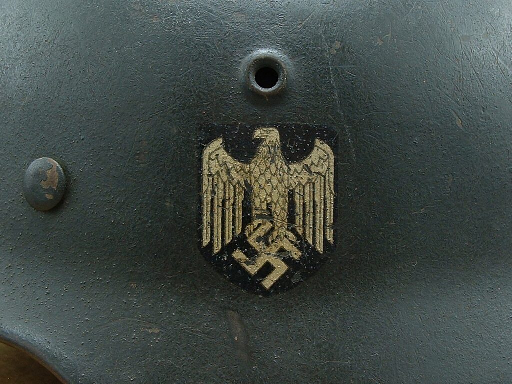 7 - M40 Single Decal Heer Helmet by ET 64 - H236
