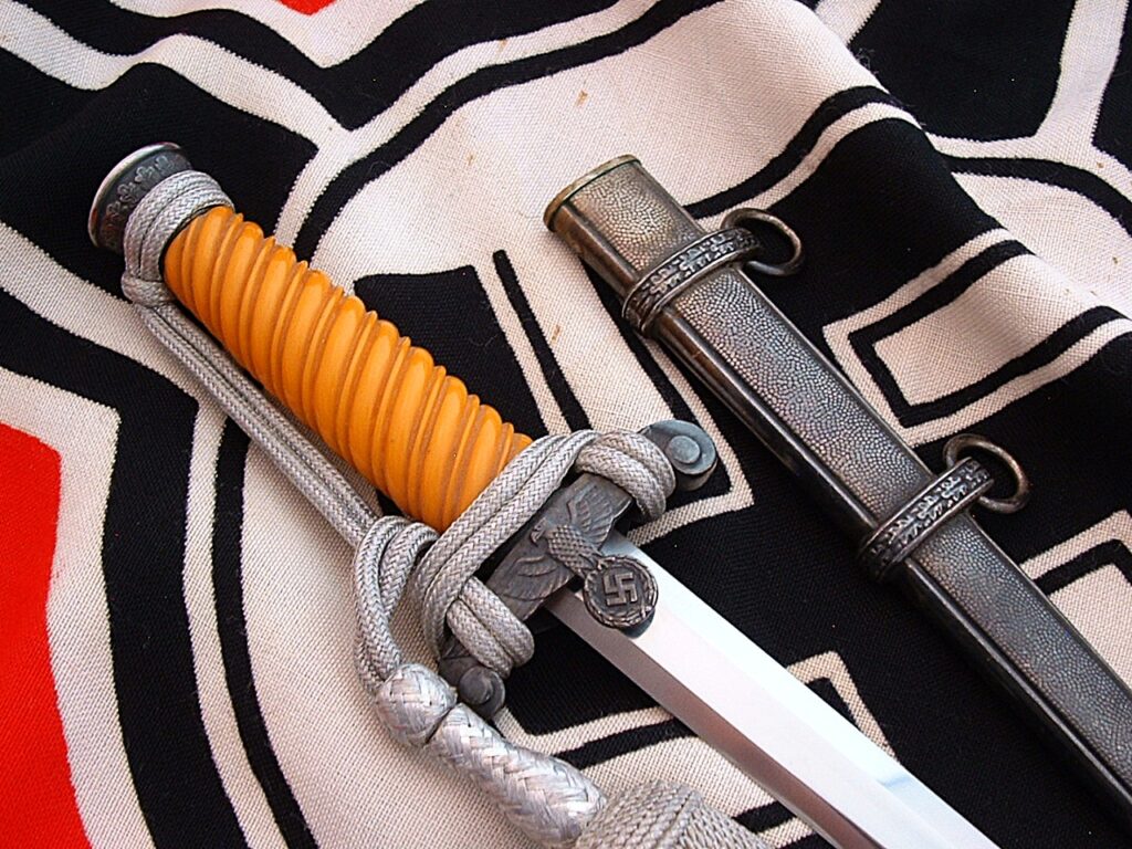 7 - Slant Grip Heer Officer's Dolch by Puma - D1269