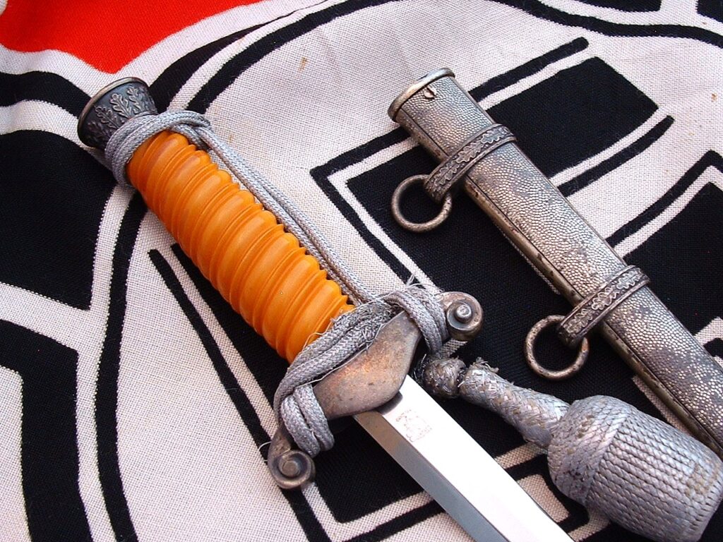 8 - 3rd Reich Army Officers' Dagger by Eickhorn - D1275