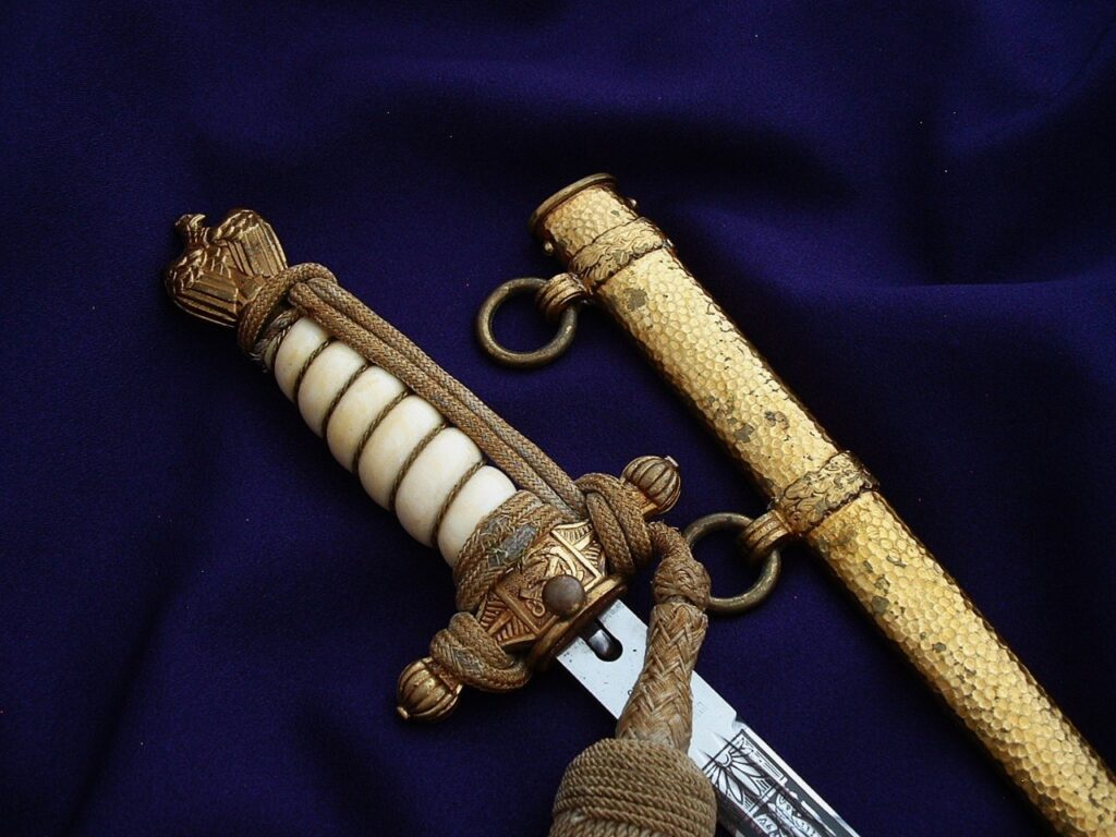 9 - A Beautiful 3rd Reich Navy Dirk by Eickhorn - D1271
