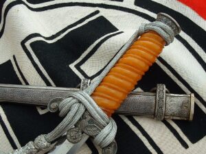 12 - Glass Grip Heer Officers' Dagger by Holler - D1279