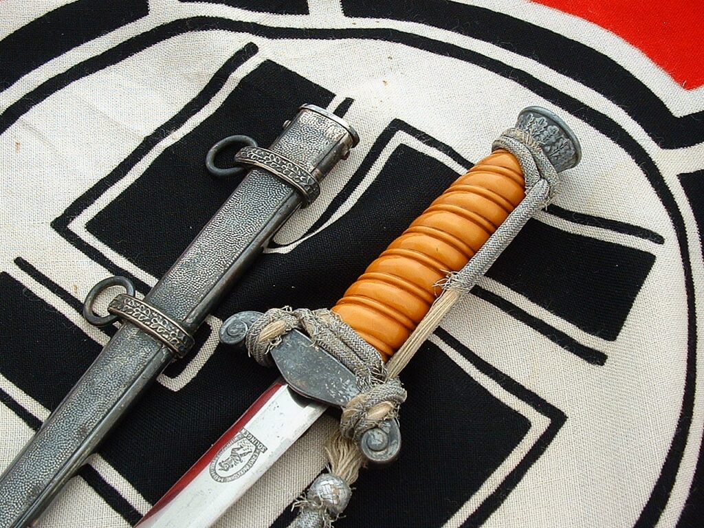 2 - Army Officer's Dagger by E. Pack - D1280