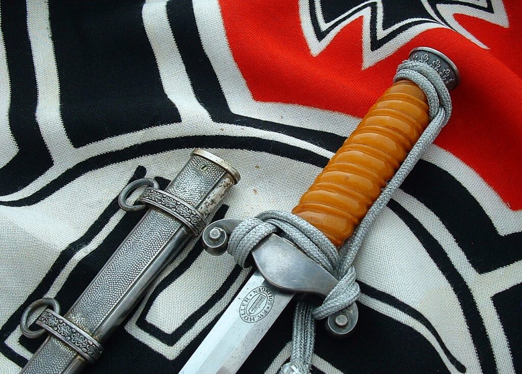 2 - Glass Grip Heer Officers' Dagger by Holler - D1279