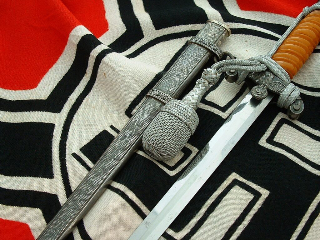 3 - Glass Grip Heer Officers' Dagger by Holler - D1279