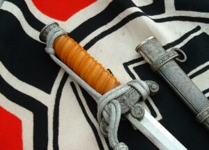 7 - Glass Grip Heer Officers' Dagger by Holler - D1279