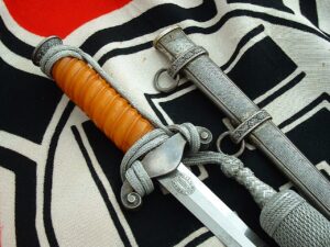 8 - Glass Grip Heer Officers' Dagger by Holler - D1279