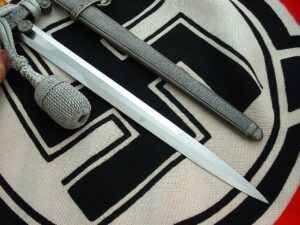 9 - Glass Grip Heer Officers' Dagger by Holler - D1279