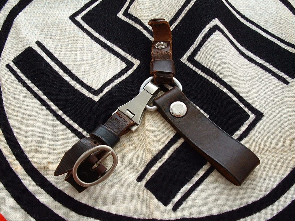 1 - Triple Hanger SA Dagger Set - A836