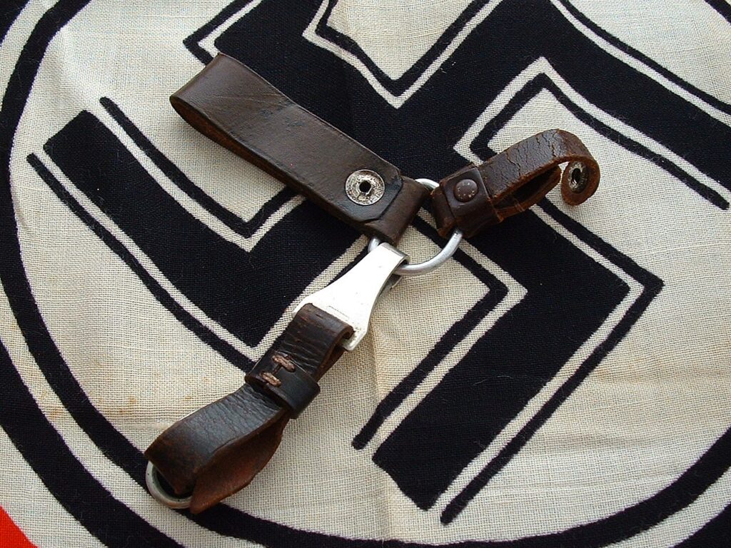2 - Triple Hanger SA Dagger Set - A836
