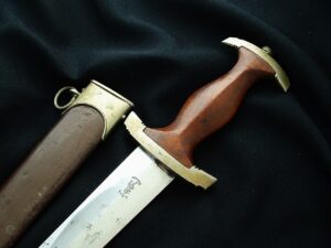 6 - Early Untouched Stormtrooper's Dagger by Pack - D1283