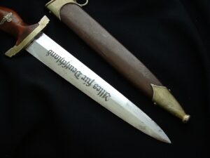 7 - Early Untouched Stormtrooper's Dagger by Pack - D1283