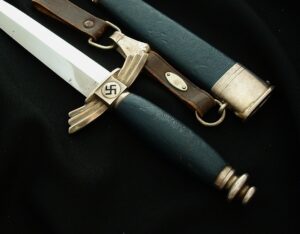 12 - DLV Flier's Knife by Eickhorn - D1284