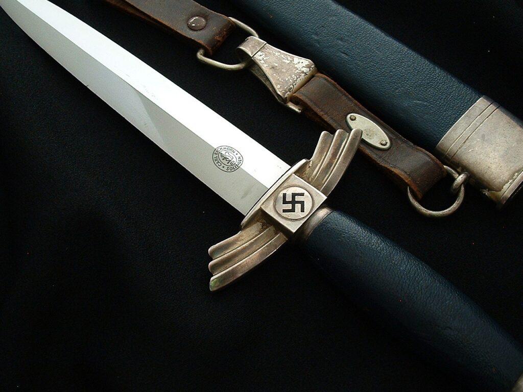 13 - DLV Flier's Knife by Eickhorn - D1284